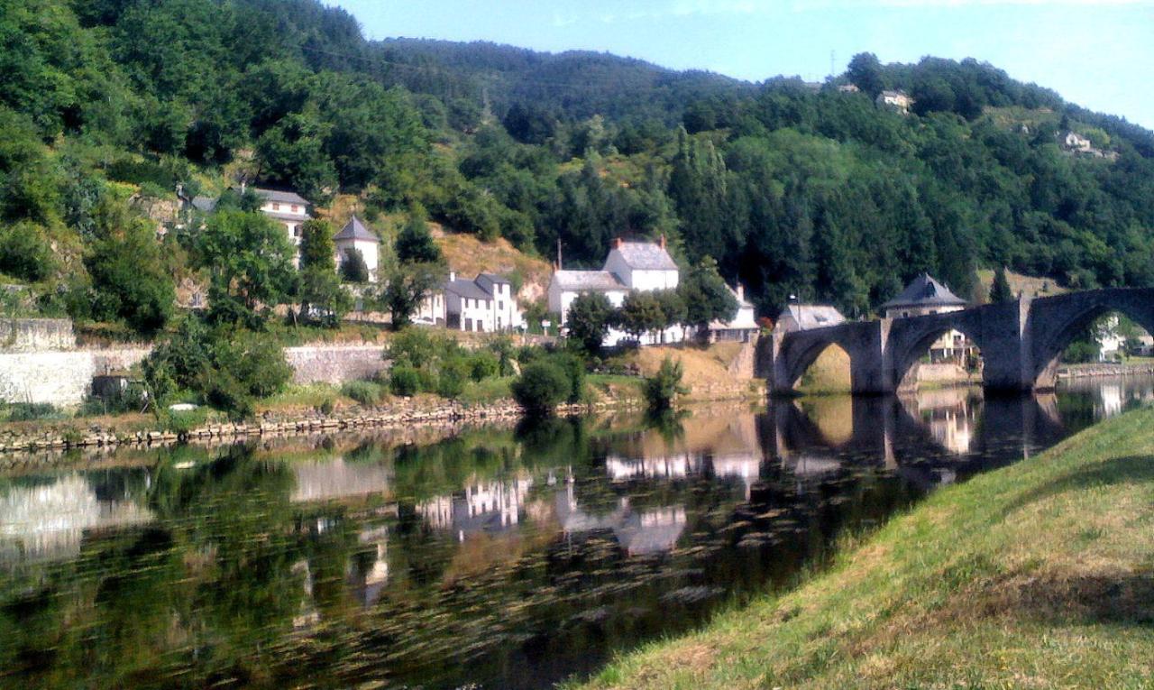 L'Oustalou - Gite Entre Lot Et Truyere Entraygues-sur-Truyère Exterior foto